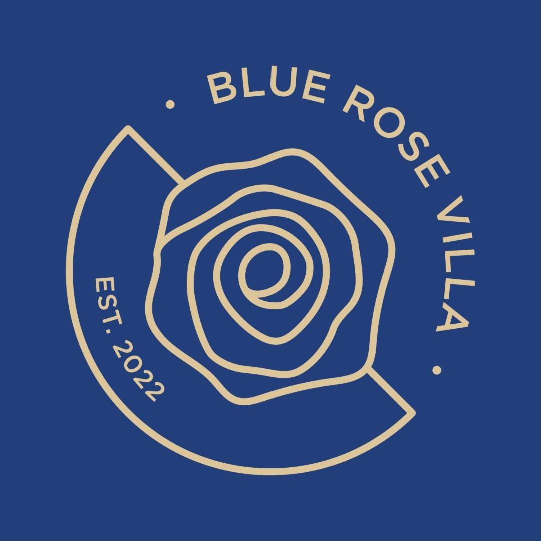 Blue Rose Dhrapanos