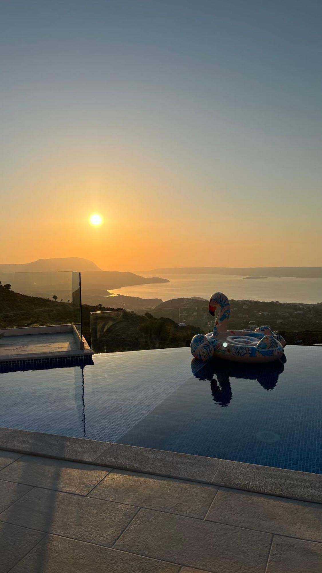 Villa Blue Rose